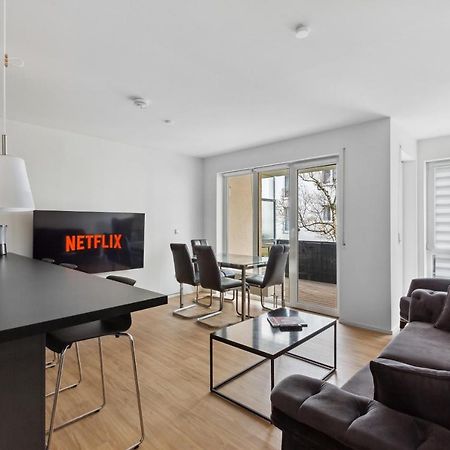 Eindrucksvolle Zwei-Zimmer-Wohnung Mit Balkon Und Grosser Kueche ライプツィヒ エクステリア 写真