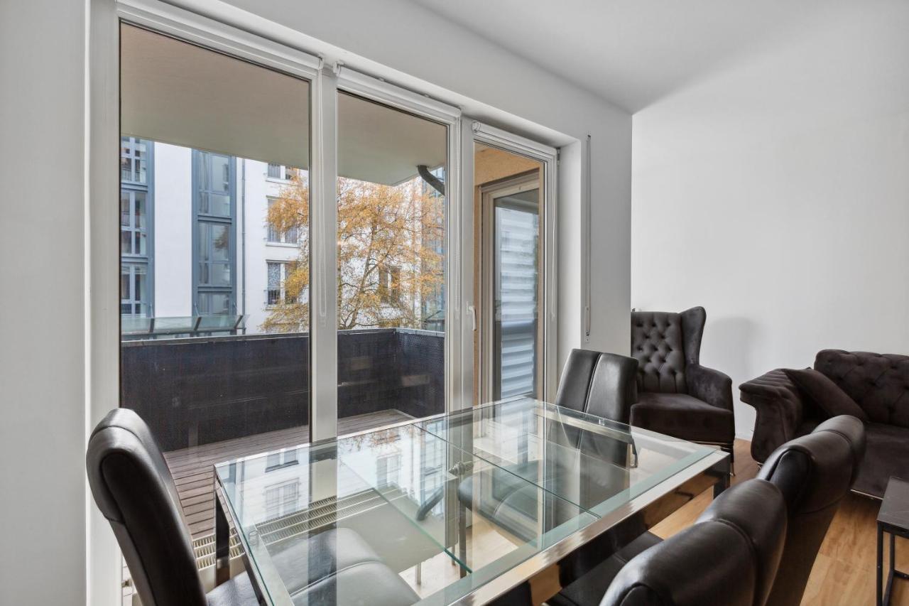 Eindrucksvolle Zwei-Zimmer-Wohnung Mit Balkon Und Grosser Kueche ライプツィヒ エクステリア 写真